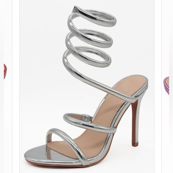 IKON! (Silver heels) - Picture 4 of 4